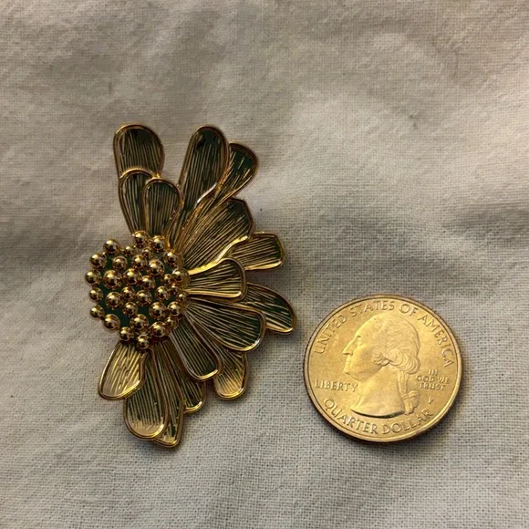 Gorgeous Goldtone Flower Petal POST Earrings - Picture 3 of 3